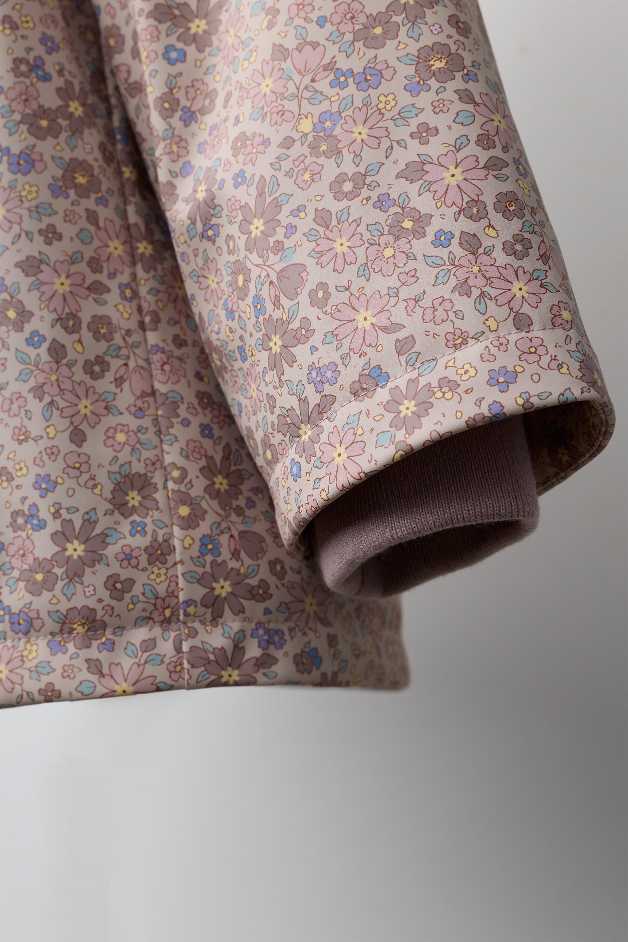 WATER-REPELLENT RUBBERIZED FLORAL RAINCOAT